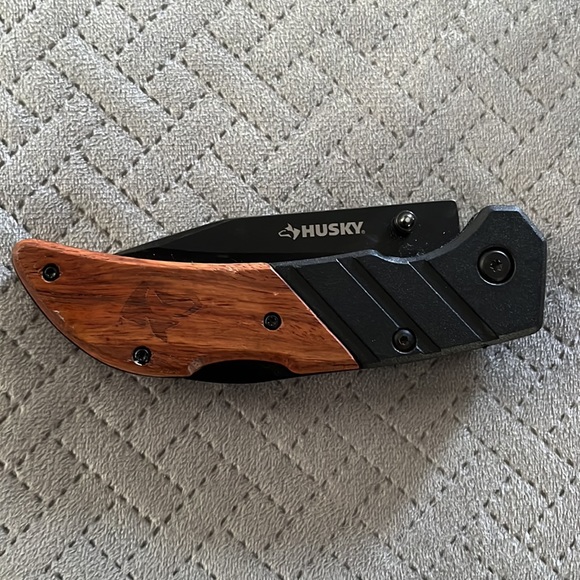 husky Kitchen Husky Wood Handled Folding Suregrip Lock Back Utility